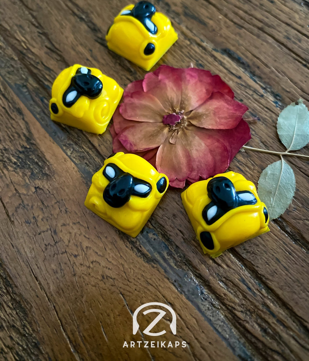 Smunkey artisan keycap Bumble Bee colourway surrounding flower